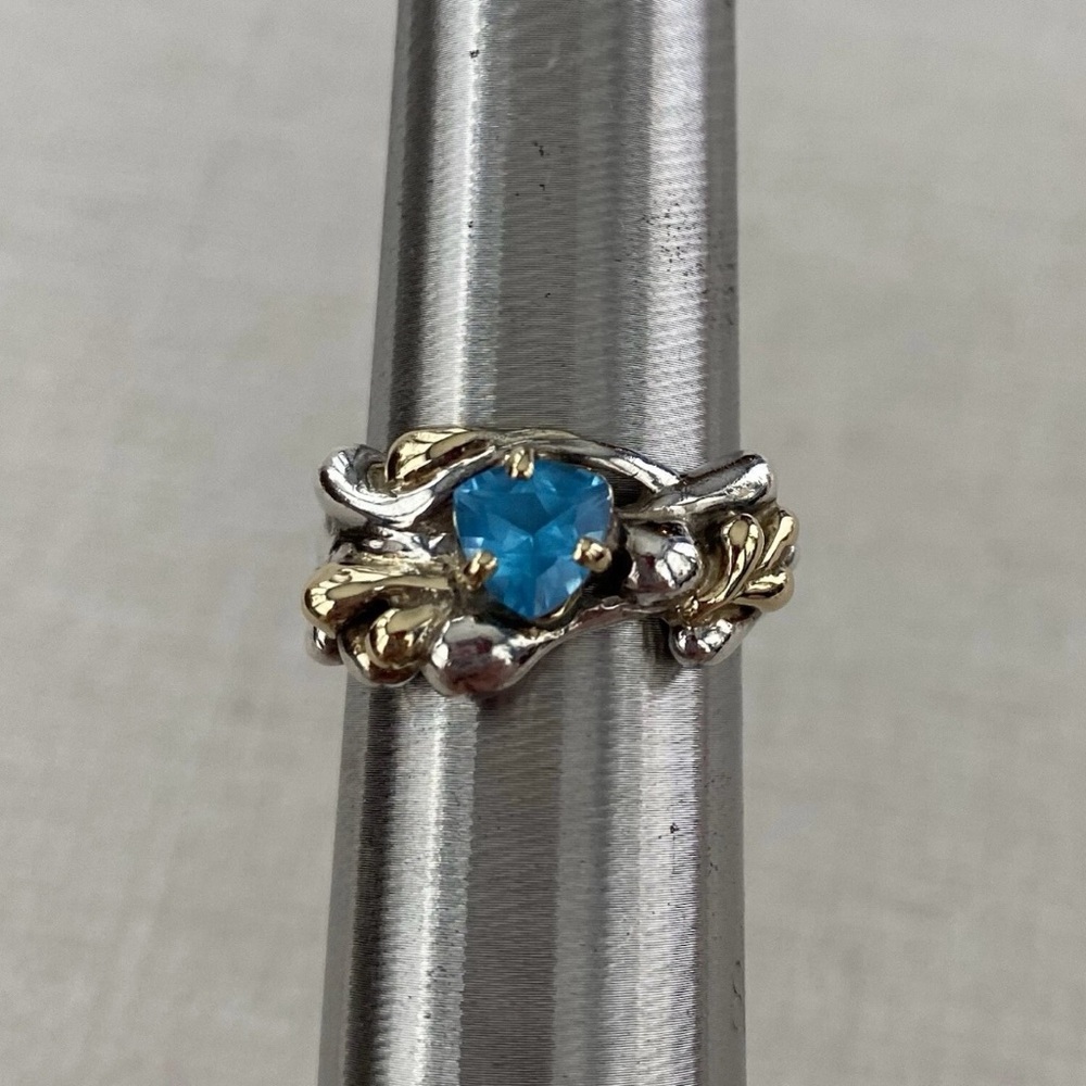 Elegant Silver and Gold Ring with Blue Gemstone